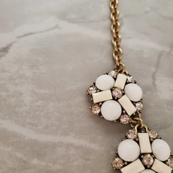 💖 J.Crew White Rhinestones Crystals Cluster Statement Necklace 💖 - Picture 7 of 16